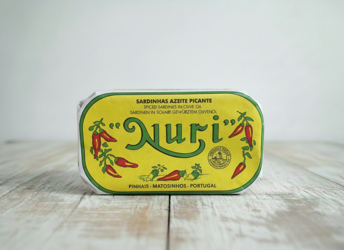 NURI Sardinen in Tomatensoße 125 g | Portugiesische NURI Sardinen mit Tomate | NURI Sardinen in Tomatensauce aus Portugal | NURI Fischkonserve mit Tomatensoße | NURI Sardinen in Tomatensoße online kaufen